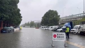 实拍广州暴雨水浸街，城市内涝的警示与思考