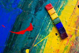 广东自媒体达人揭秘，老师如何用气球吹葫芦丝，将传统艺术转化为学习素材